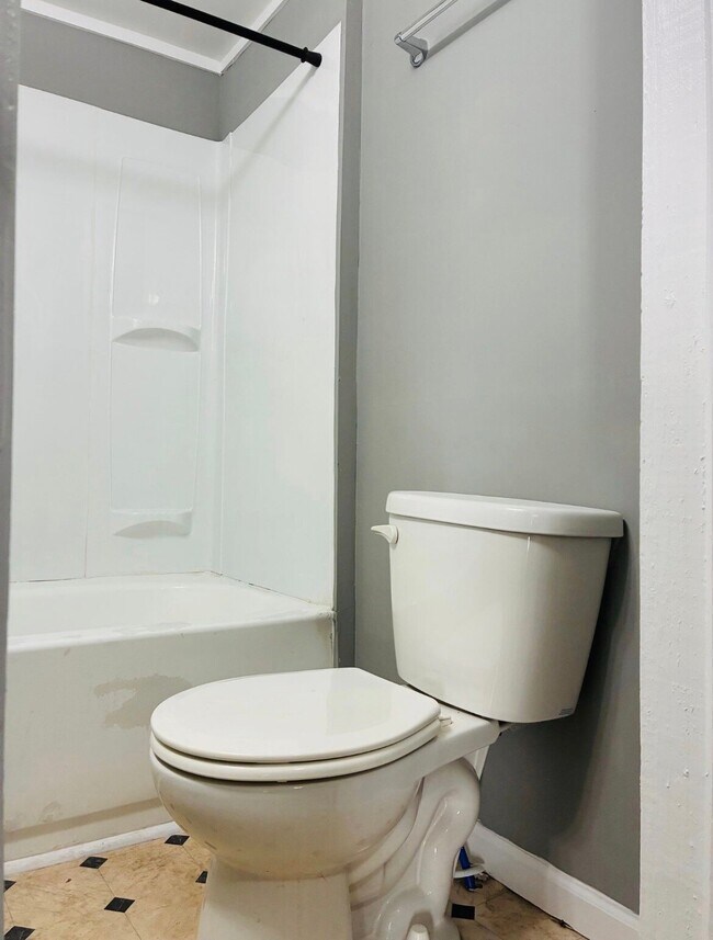 Building Photo - 420 McBrayer St