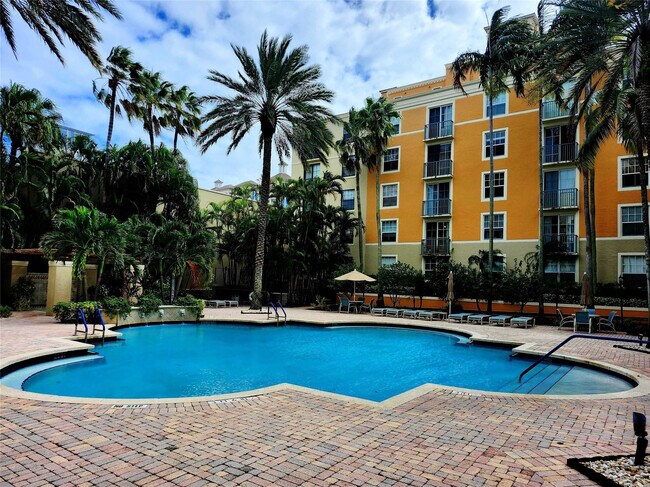 Building Photo - 720 S Sapodilla Ave