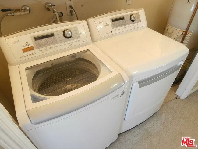 Building Photo - 1711 Grismer Ave