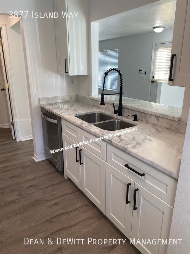 Building Photo - 3877 Island Way