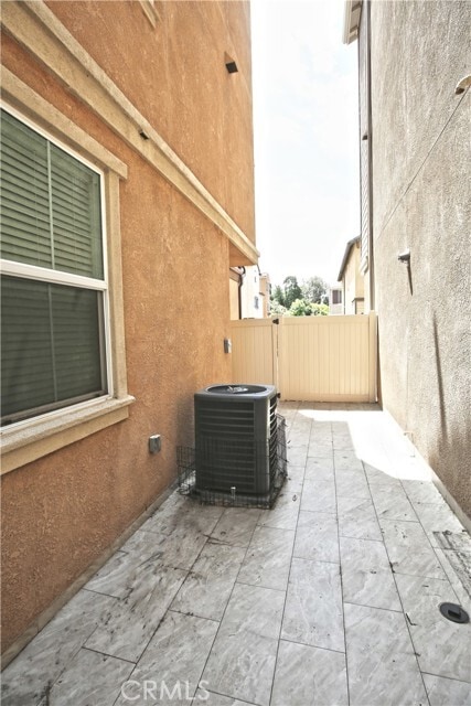 Building Photo - 735 Banyan Wy