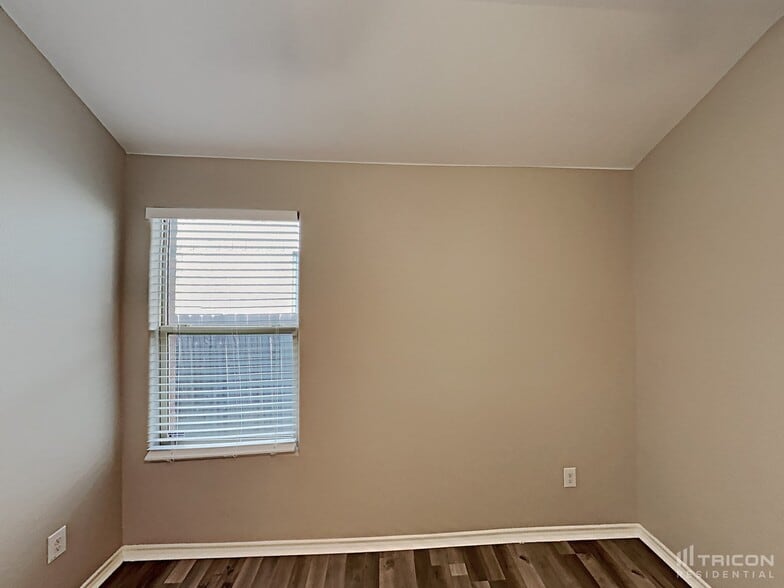 Building Photo - 2445 Carolina Dr