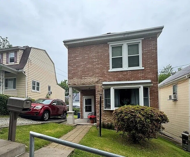 Building Photo - 1210 Round Top St