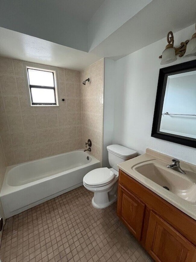 Building Photo - ***4 Bed 3.5 Bath in Tuscawilla!***