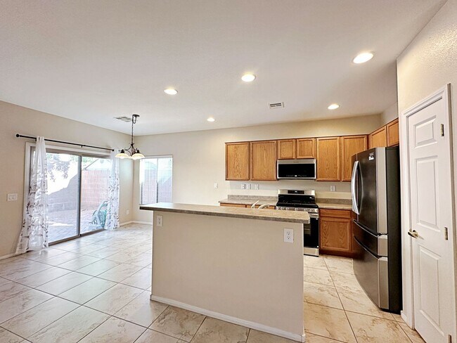 Building Photo - 3 BEDROOM + LOFT HOME IN GATED COMMUNITY I...