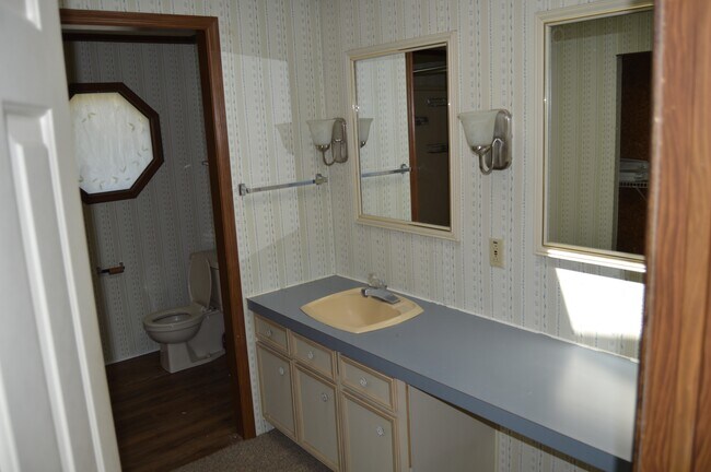 Building Photo - 125 Broadview Cir