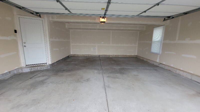 Building Photo - 200 Goldenrod Dr