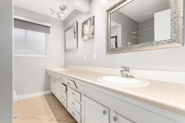 Building Photo - 4503 W Loma Ln