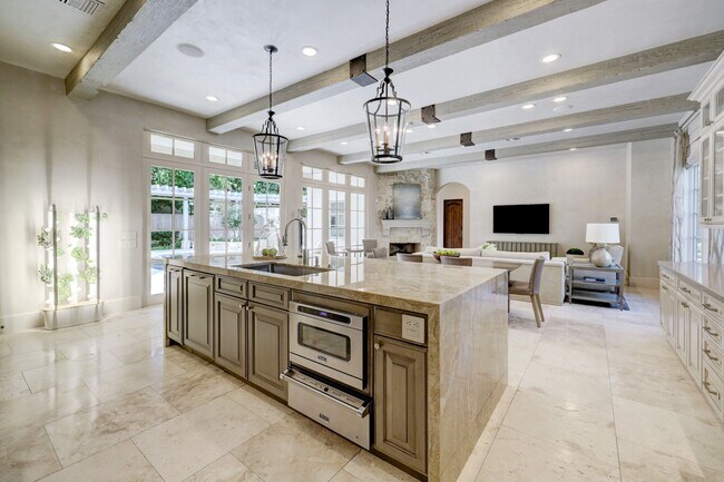 Building Photo - 5610 Lynbrook Dr