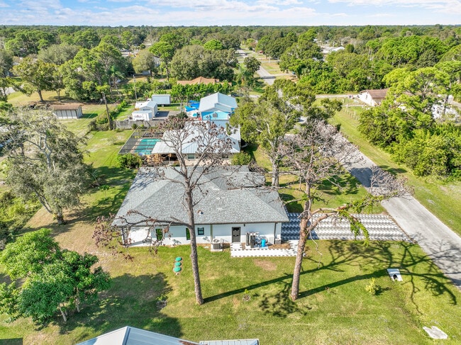 Building Photo - 6607 Deland Ave