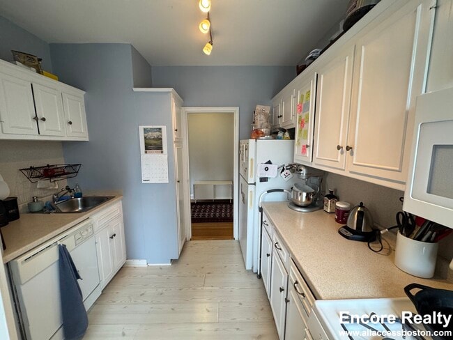 Building Photo - 89 Longwood Ave