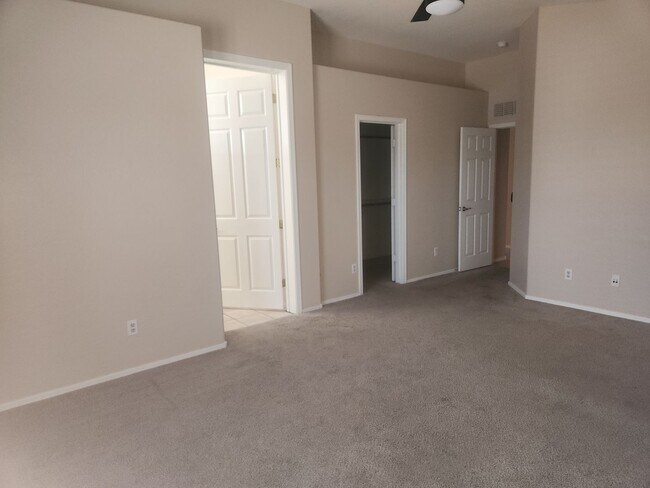 Building Photo - Spacious Home with Mountain views Near Downtown