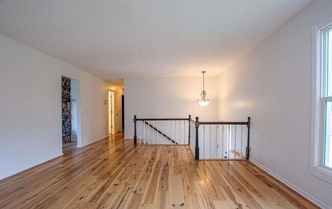 Building Photo - WELCOME HOME!