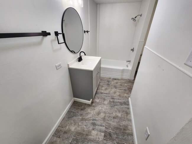 Building Photo - “Shawnee Home” Fully Remodeled - 2Bed/1Bat...