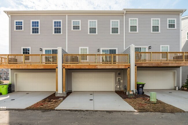 Building Photo - Available NOW! 4 Bed, 4 Bath in 751-South Neighborhood!