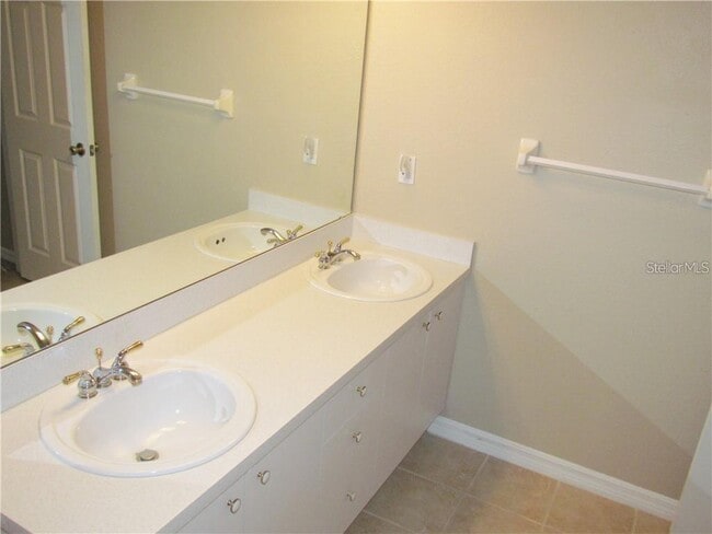 Building Photo - 4343 Lakeshore Dr