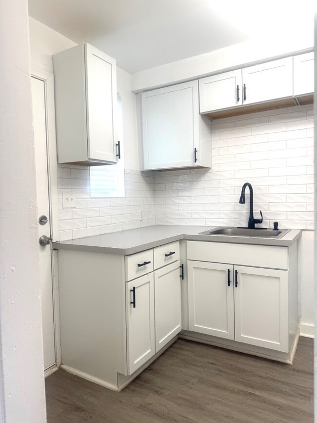 Building Photo - 480 Marquette Dr