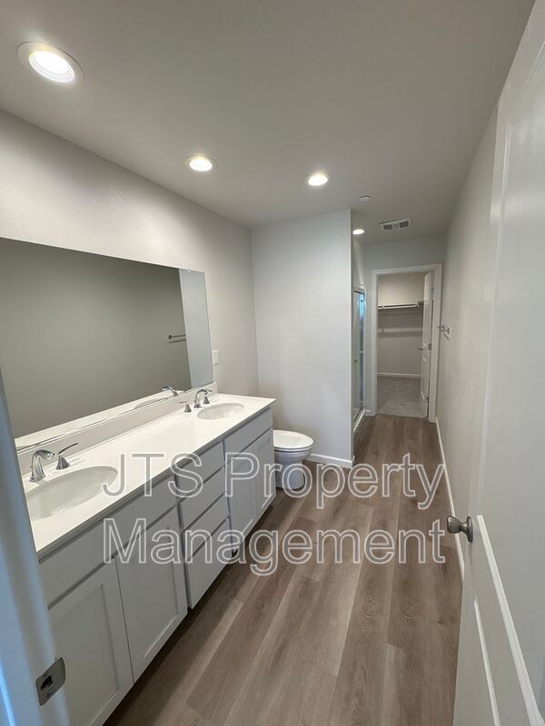 Building Photo - 38 Oak Manor Way