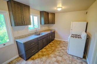Building Photo - Newly Updated 2-Bedroom Apartment Unit in ...