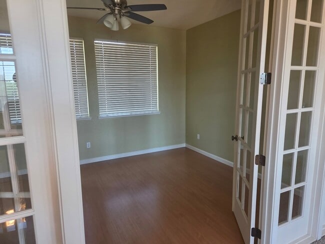 Building Photo - Stunning 4 Bed, 4 Bath Two-Story Home