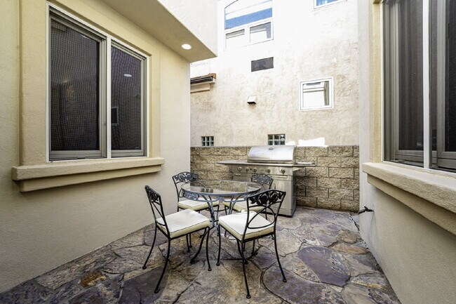 Building Photo - 119 Opal Ave