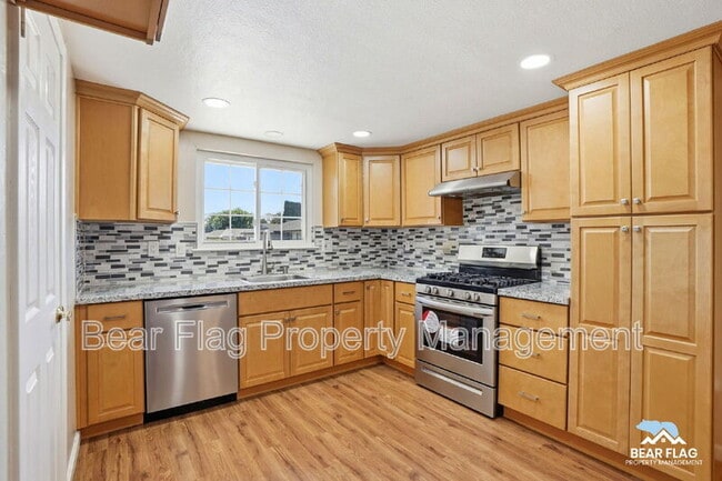 Building Photo - 1312 Mission Dr