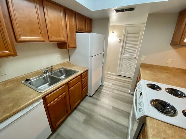 Building Photo - Spacious Tempe Condo 2 Bedroom 2 Full Bath