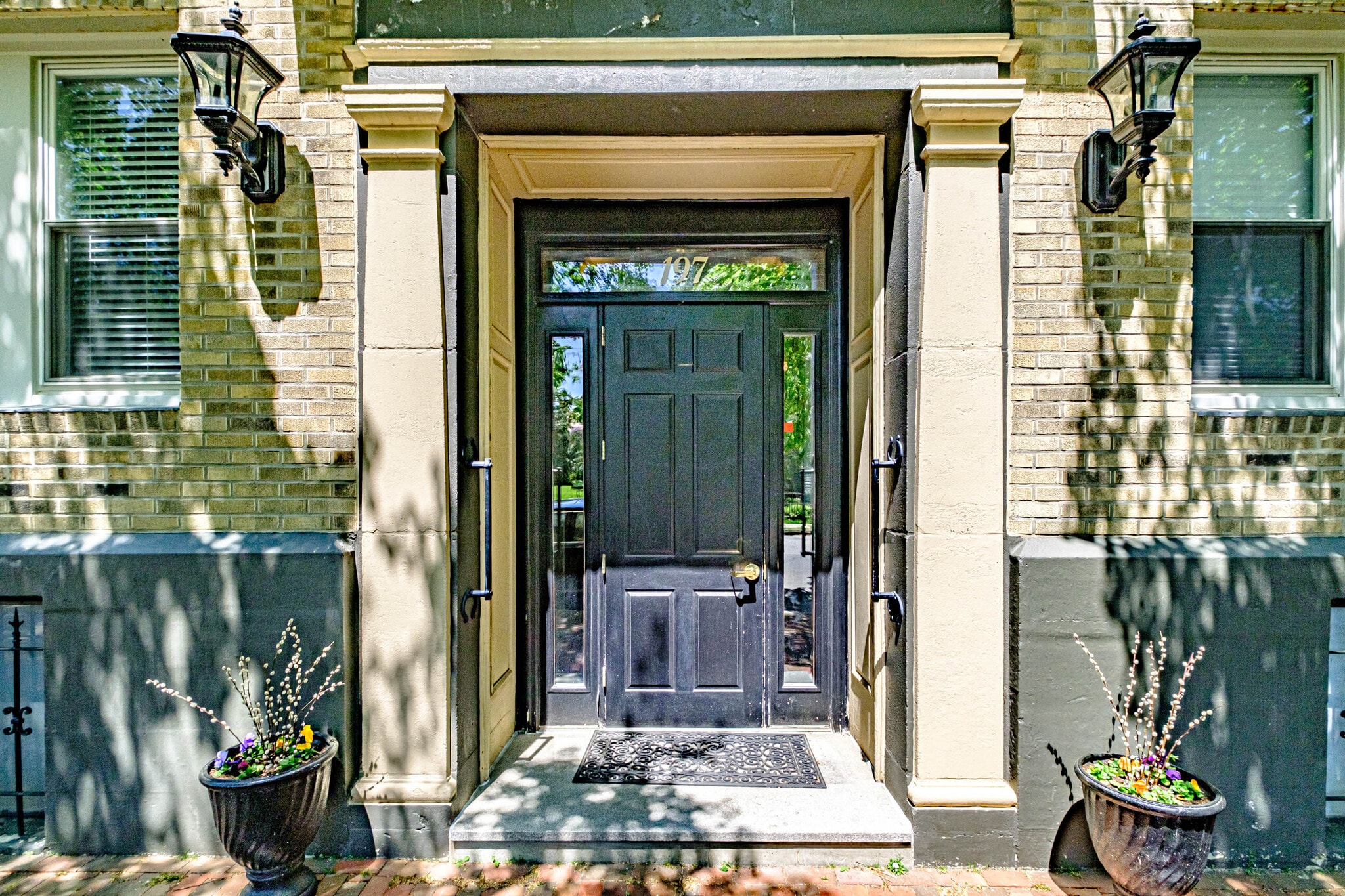 Building Photo - 197 Pine St