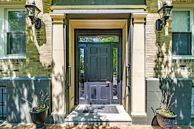 Building Photo - 197 Pine St