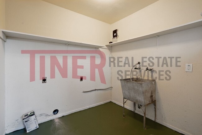 Building Photo - 2848 Clover Ln