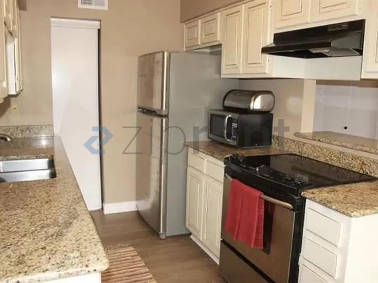 Building Photo - Unit A