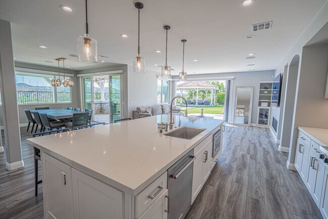 Building Photo - Spectacular 5-Bedroom Home with Pool, RV P...