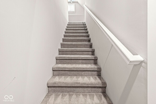 Building Photo - 2345 N Kenwood Ave