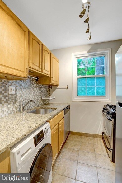 Building Photo - 211 N Trenton St