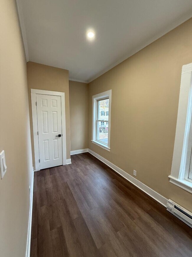 Building Photo - 249 2nd St