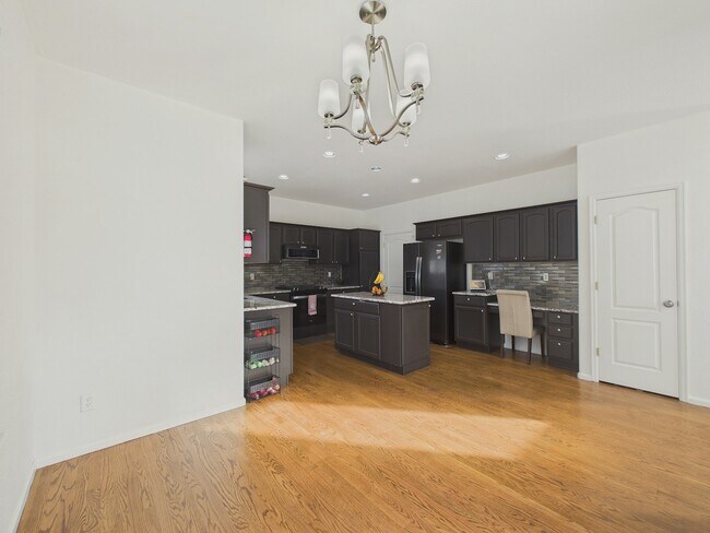 Building Photo - 2899 Woodbriar Dr