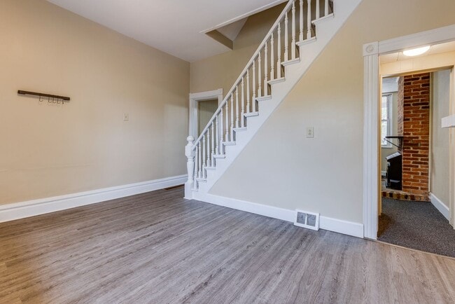 Building Photo - 236 Plymouth St