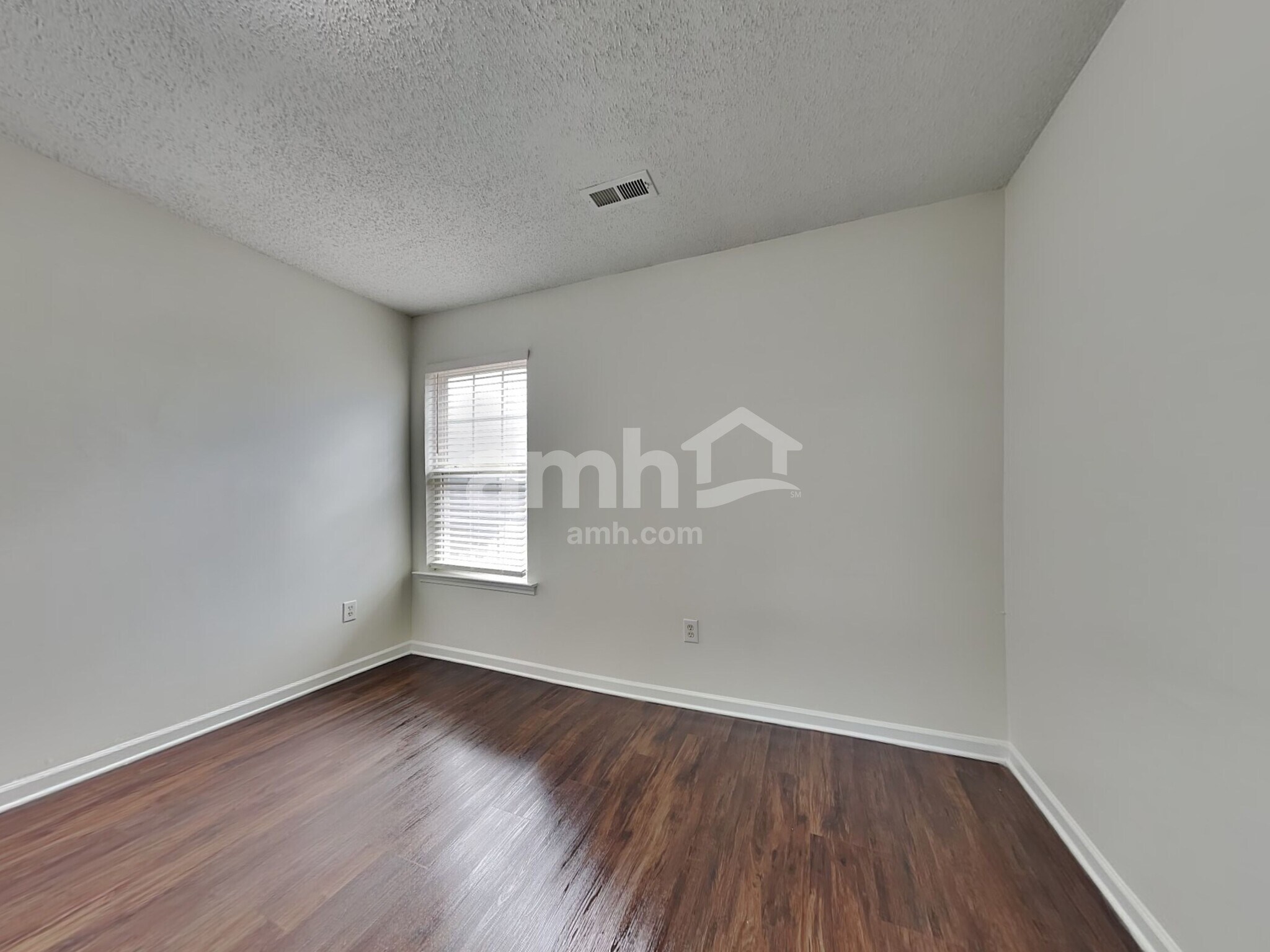 Building Photo - 8849 Laurel Run Dr