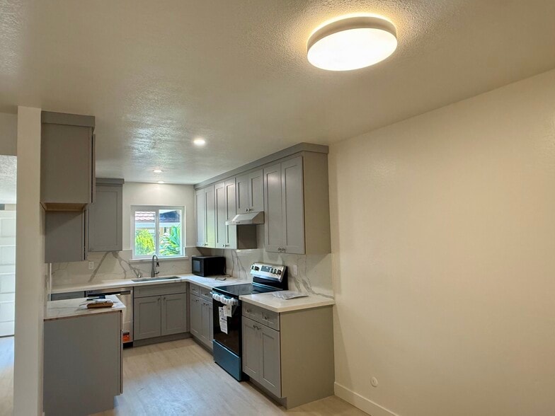 Building Photo - 2228 Capistrano Dr