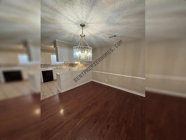 Building Photo - 322 E Lee Ave