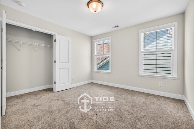 Building Photo - Comfort & Convenience in a Prime Location