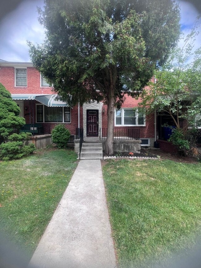 Building Photo - Updated 4-Bedroom Gem with Backyard Retreat