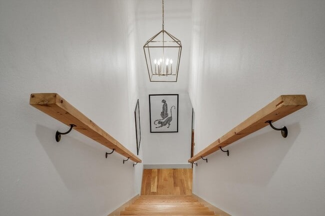 Building Photo - 371 S Ring Rd