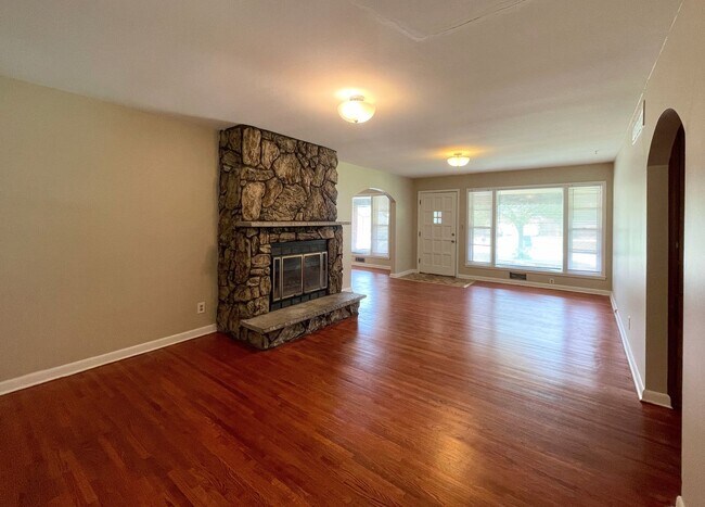 Building Photo - Updated Brick 3-Bedroom