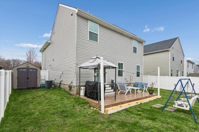 Building Photo - 4 Bedroom / 2.5 Bathroom - Marquis Hills