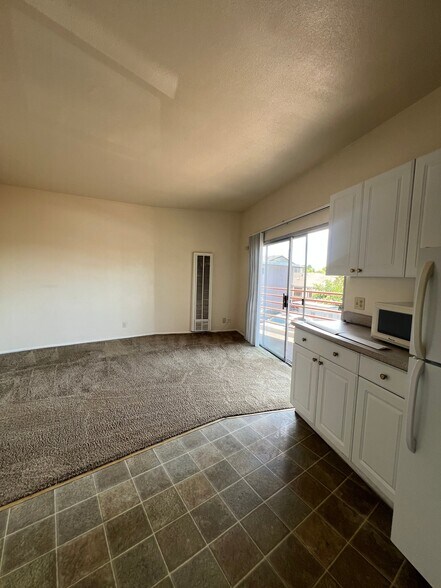 Building Photo - 5822 Kingman Ave