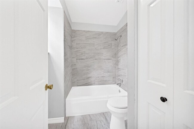 Building Photo - 18035 Rolling Creek Dr