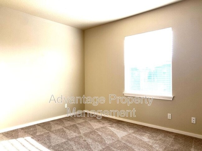 Building Photo - 537 Catron St N