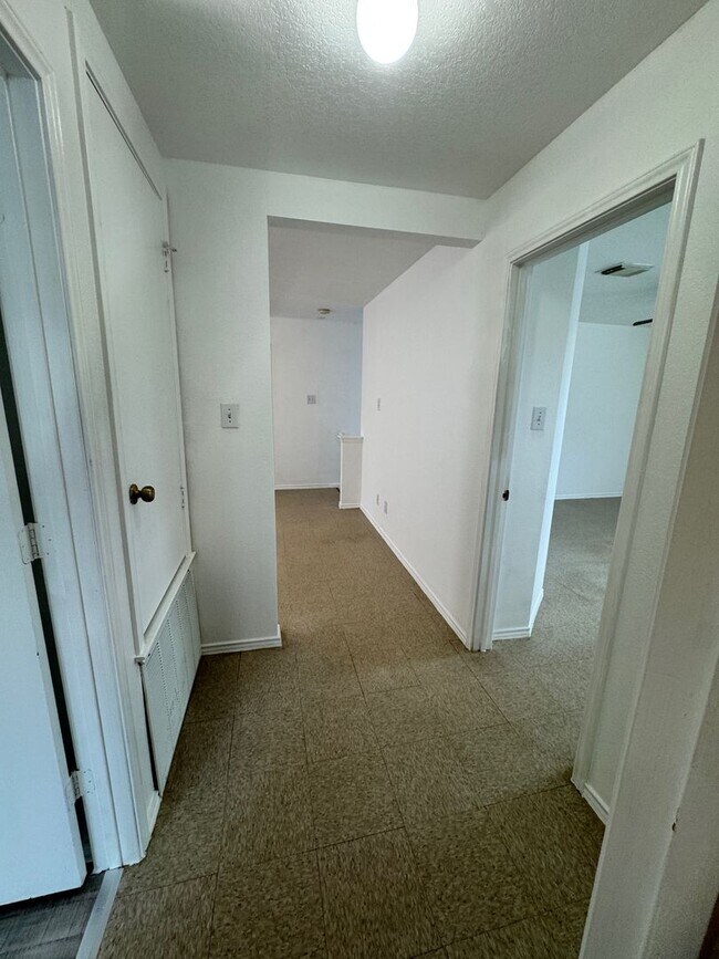 Building Photo - Spacious 3-Bedroom Home in Prime Location ...