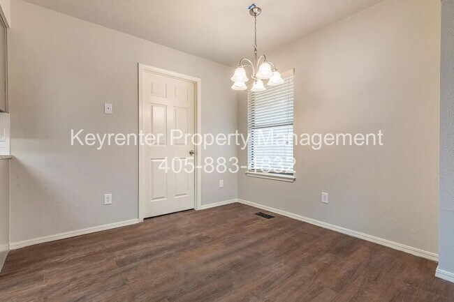 Building Photo - 9020-9020 N Rockwell Dr
